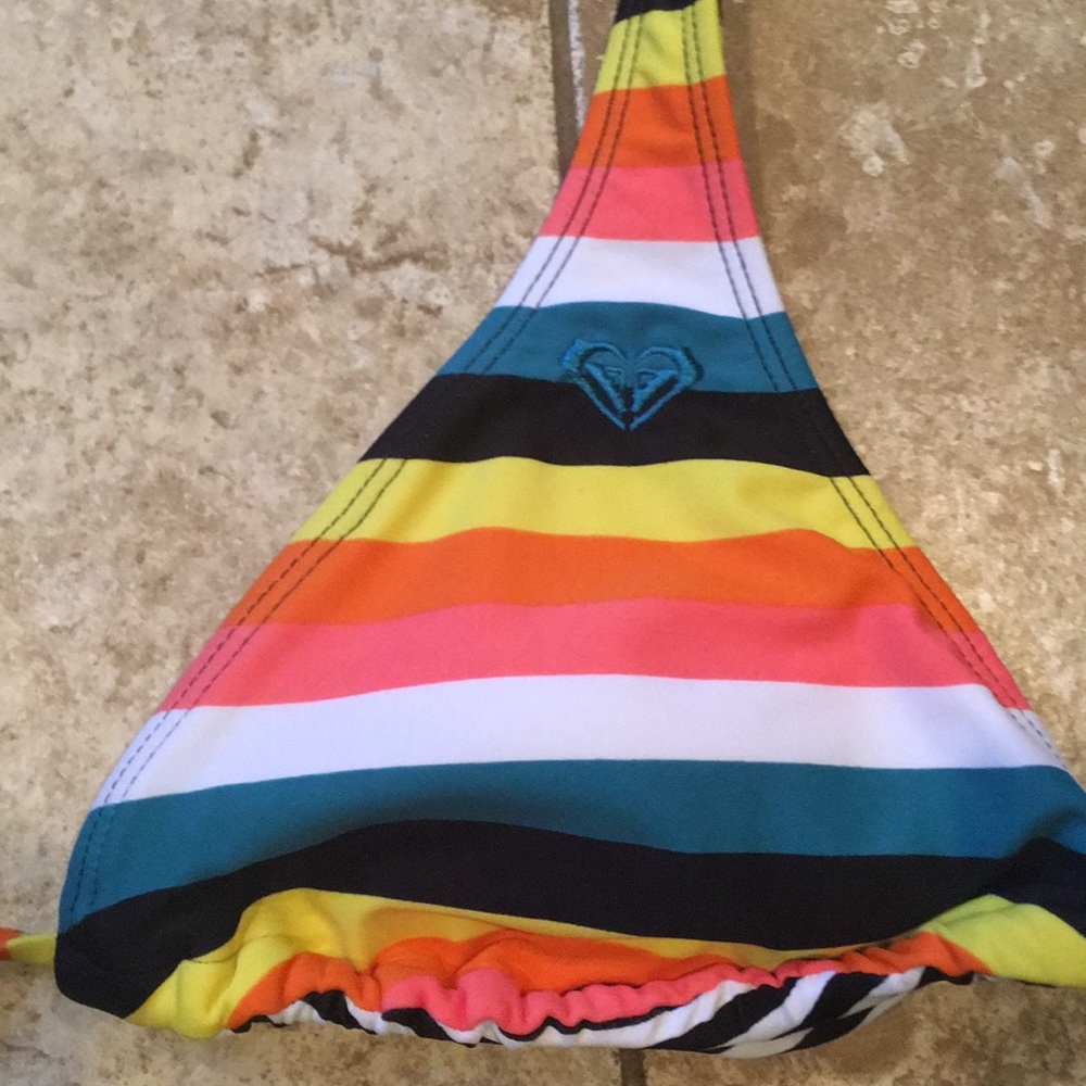 **Brand New Roxy Bikini** - Picture 2 of 5